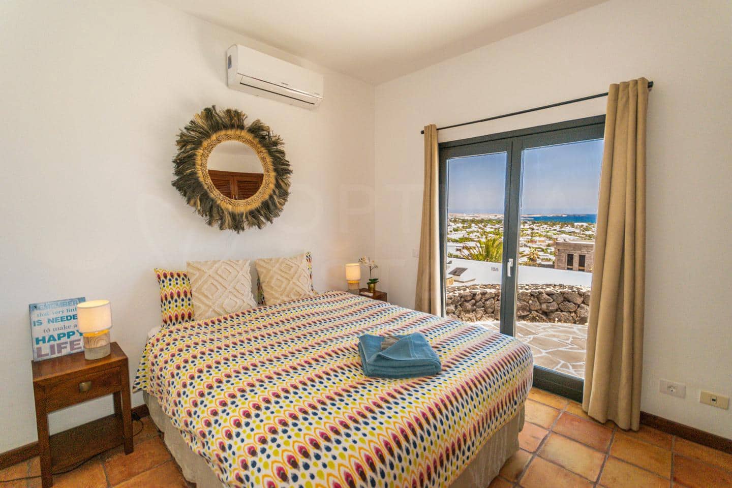 4 bedroom Villa for sale in Playa Blanca with pool - € 1,680,000 (Ref: 9993649)