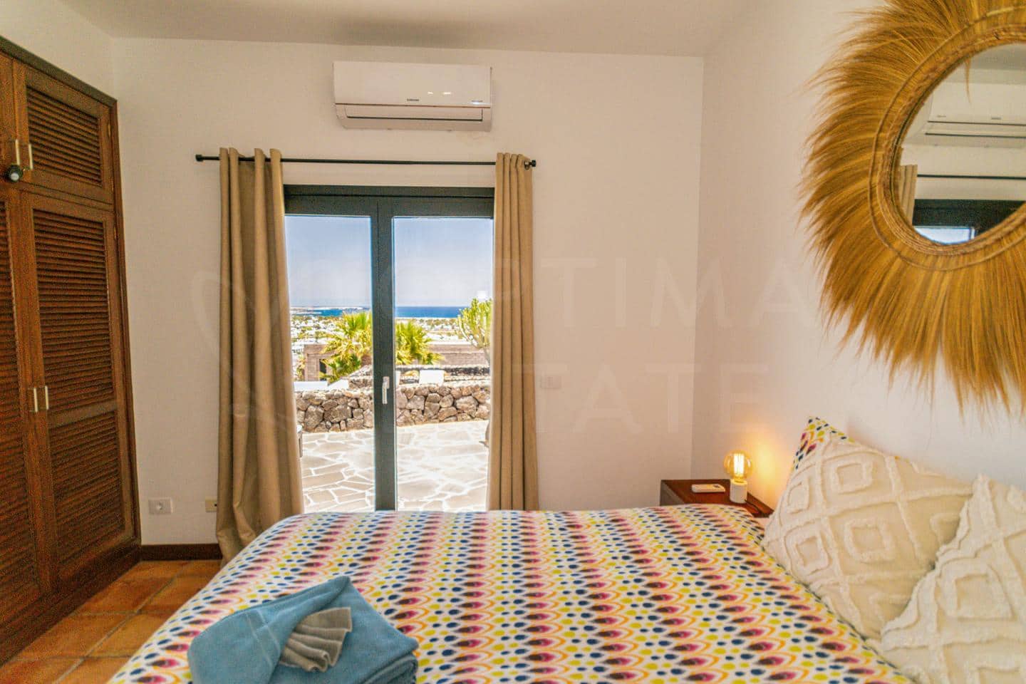 4 bedroom Villa for sale in Playa Blanca with pool - € 1,680,000 (Ref: 9993649)