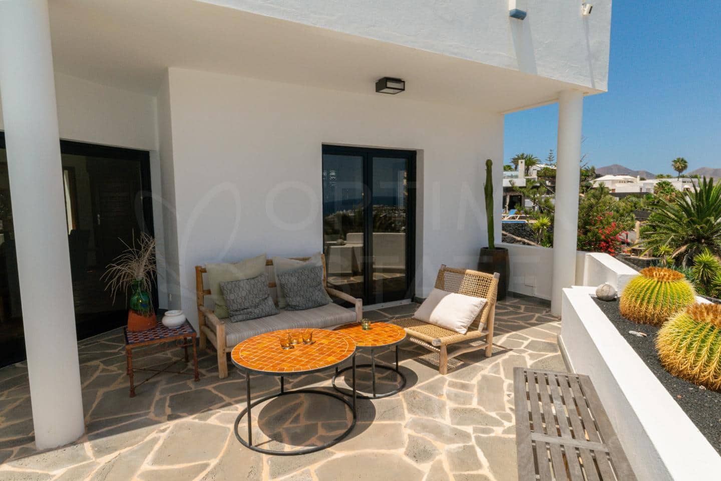 4 bedroom Villa for sale in Playa Blanca with pool - € 1,680,000 (Ref: 9993649)
