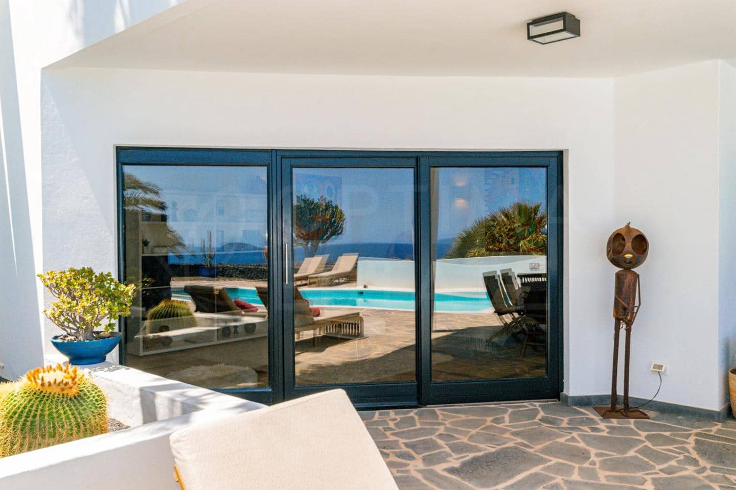 4 bedroom Villa for sale in Playa Blanca with pool - € 1,680,000 (Ref: 9993649)