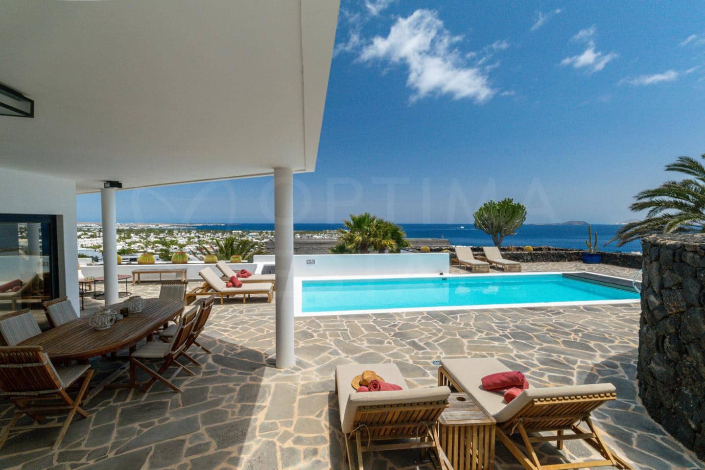 4 bedroom Villa for sale in Playa Blanca with pool - € 1,680,000 (Ref: 9993649)