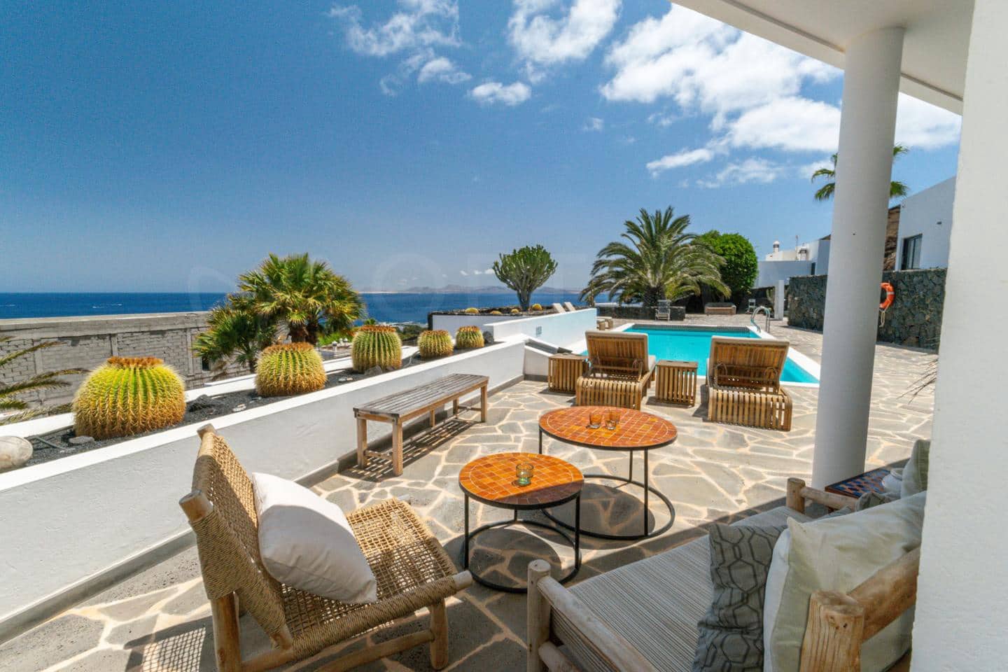 4 bedroom Villa for sale in Playa Blanca with pool - € 1,680,000 (Ref: 9993649)