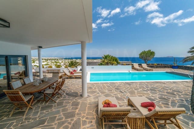Chalet de 4 habitaciones en Playa Blanca, Yaiza en venta con piscina - 1.680.000 € (Ref: 9993649)