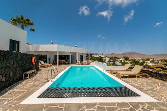 Chalet de 4 habitaciones en Playa Blanca, Yaiza en venta con piscina - 1.680.000 € (Ref: 9993649)