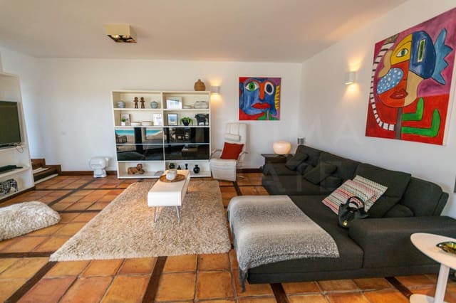 Chalet de 4 habitaciones en Playa Blanca, Yaiza en venta con piscina - 1.680.000 € (Ref: 9993649)
