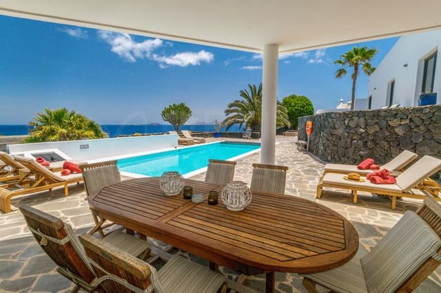 4 sypialnia Willa na sprzedaż w Playa Blanca, Yaiza z basenem - 1 680 000 € (Ref: 9993649)
