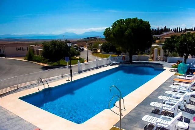 Casa Móvil de 2 habitaciones en Mollina en venta con piscina - 81.411 € (Ref: 9483206)