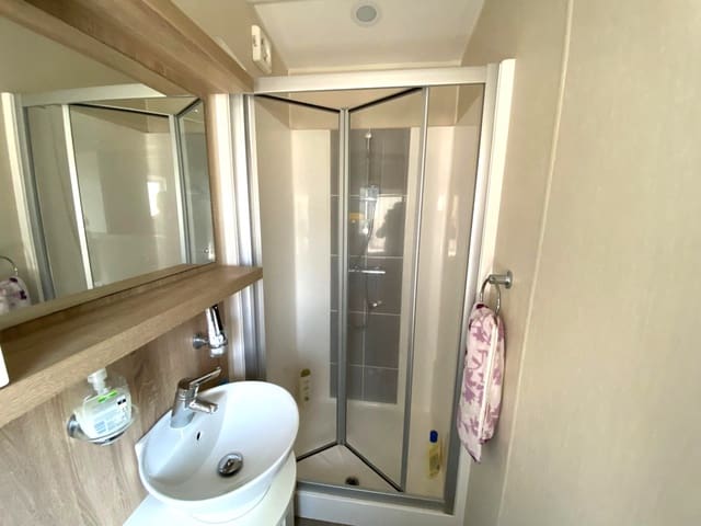 2 slaapkamer Stacaravan te koop in Cabopino, Marbella met zwembad - € 85.053 (Ref: 9584523)