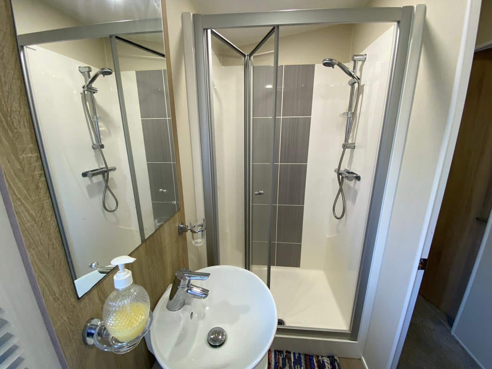 2 slaapkamer Stacaravan te koop in Cabopino met zwembad - € 85.053 (Ref: 9584523)