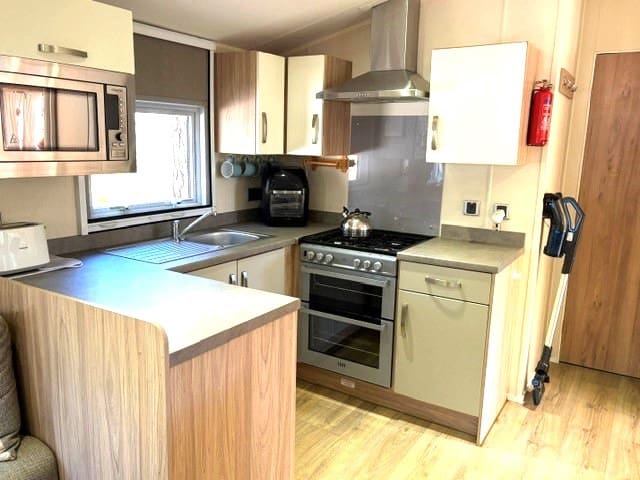2 bedroom Mobile Home for sale in Cabopino with pool garage - € 83,229 (Ref: 9854343)