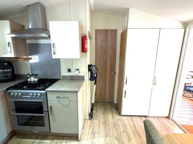 2 bedroom Mobile Home for sale in Cabopino, Marbella with pool garage - € 83,229 (Ref: 9854343)