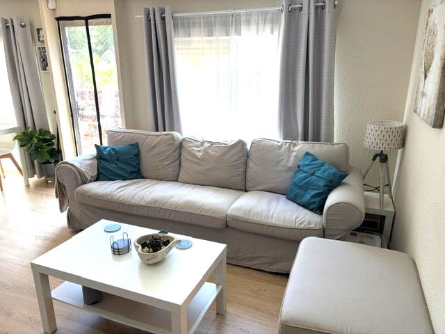 2 Zimmer Mobilhaus zu verkaufen in Cabopino, Marbella mit Pool Garage - 89.672 € (Ref: 9905010)