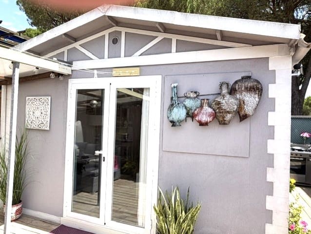 Casa Móvil de 2 habitaciones en Cabopino, Marbella en venta con piscina garaje - 81.671 € (Ref: 9997689)