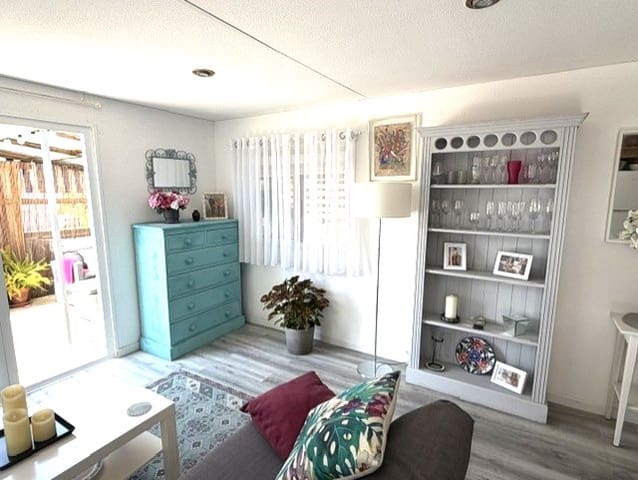 Casa Móvil de 2 habitaciones en Cabopino, Marbella en venta con piscina garaje - 81.671 € (Ref: 9997689)