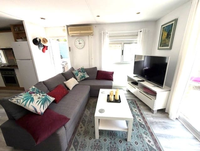 Casa Móvil de 2 habitaciones en Cabopino, Marbella en venta con piscina garaje - 81.671 € (Ref: 9997689)