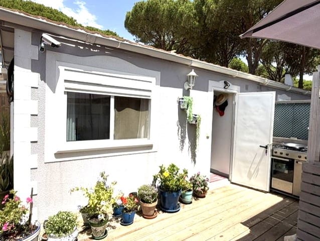 Casa Móvil de 2 habitaciones en Cabopino, Marbella en venta con piscina garaje - 81.671 € (Ref: 9997689)