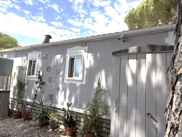 Casa Móvil de 2 habitaciones en Cabopino, Marbella en venta con piscina garaje - 81.671 € (Ref: 9997689)