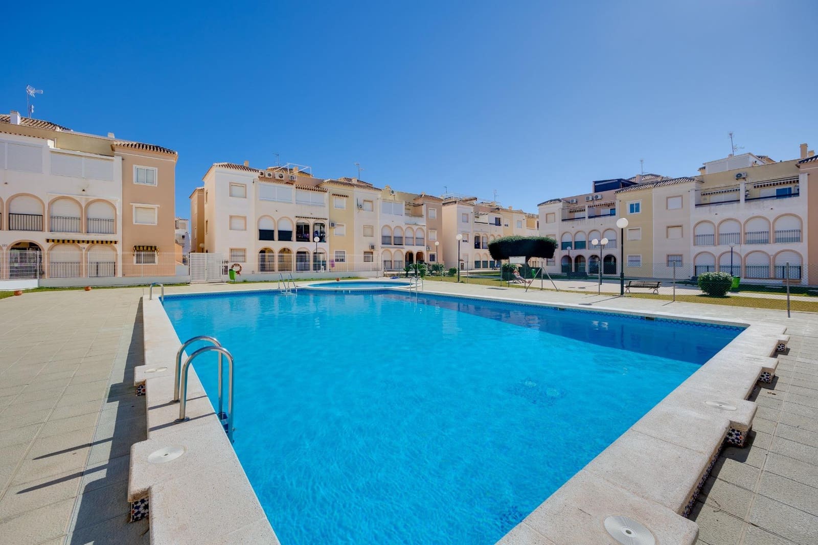 2 bedroom Apartment for sale in Torrevieja with pool - € 129,900 (Ref: 4155777)