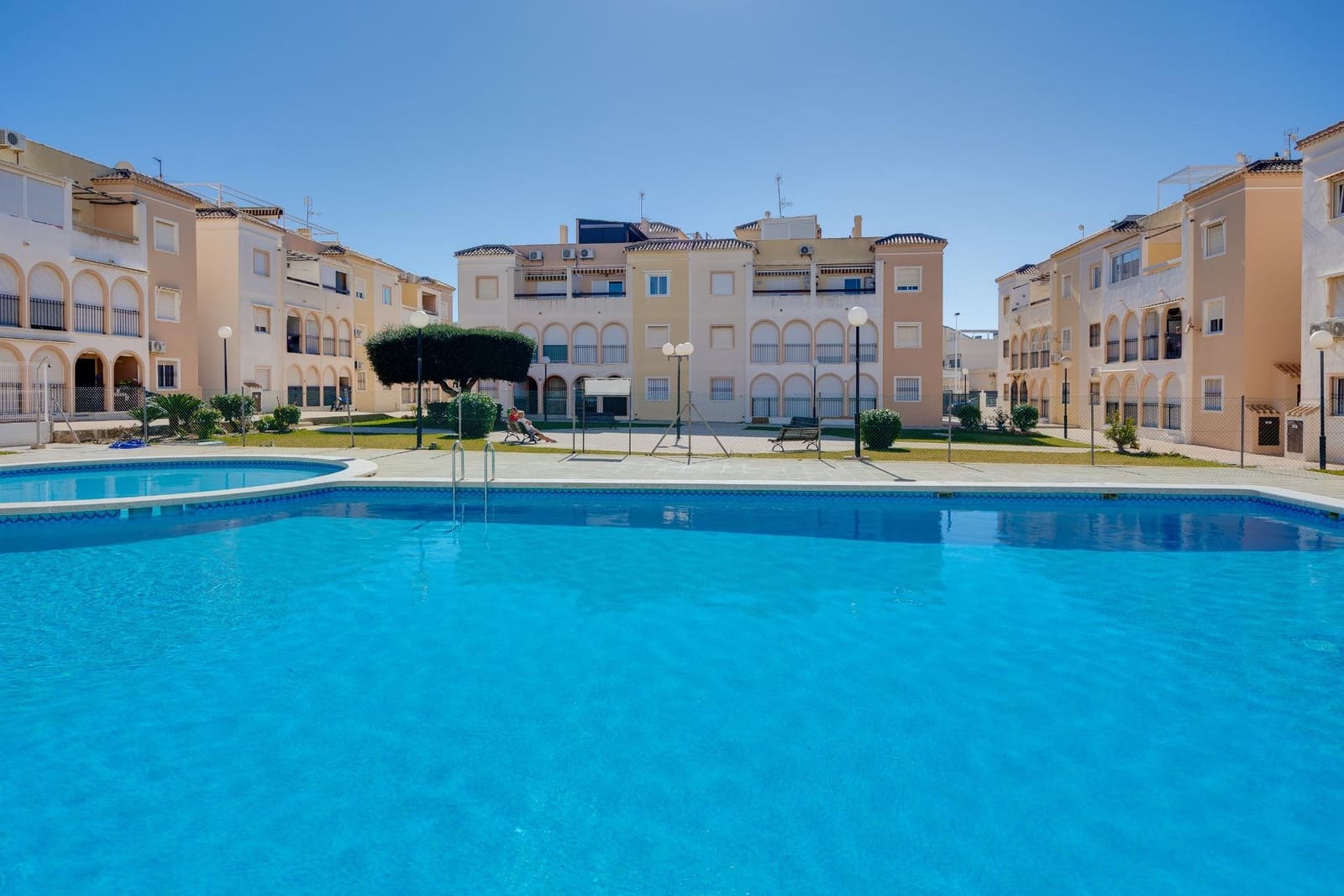 2 bedroom Apartment for sale in Torrevieja with pool - € 129,900 (Ref: 4155777)