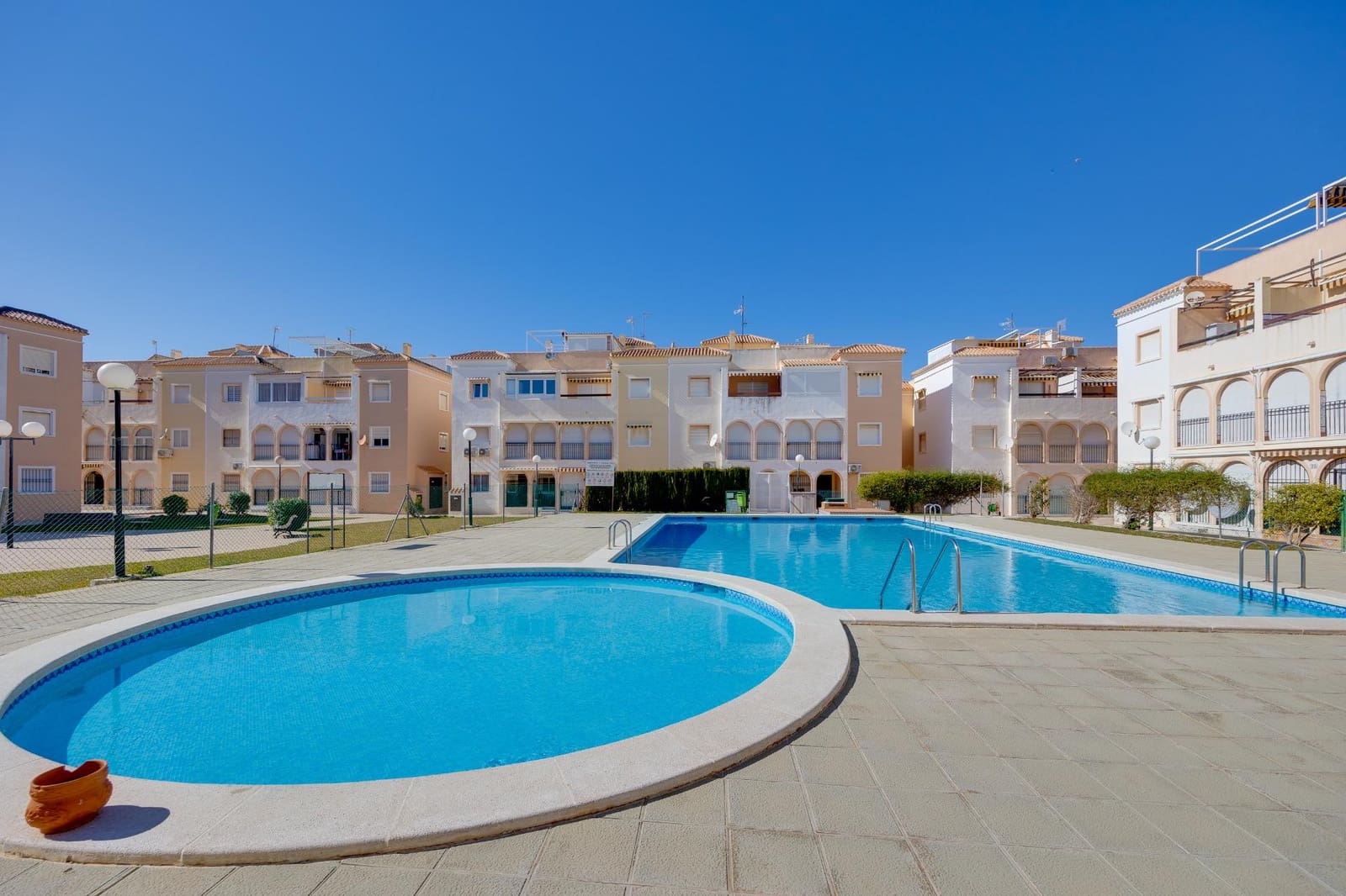2 bedroom Apartment for sale in Torrevieja with pool - € 129,900 (Ref: 4155777)