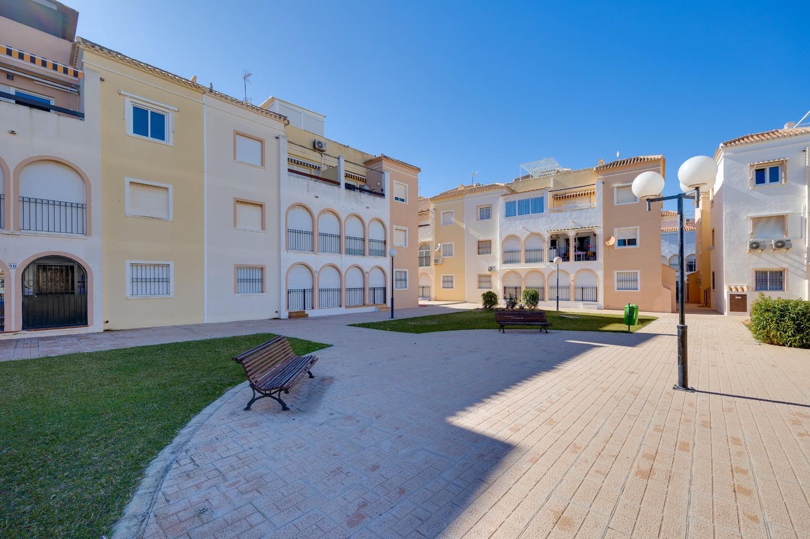 2 bedroom Apartment for sale in Torrevieja with pool - € 129,900 (Ref: 4155777)