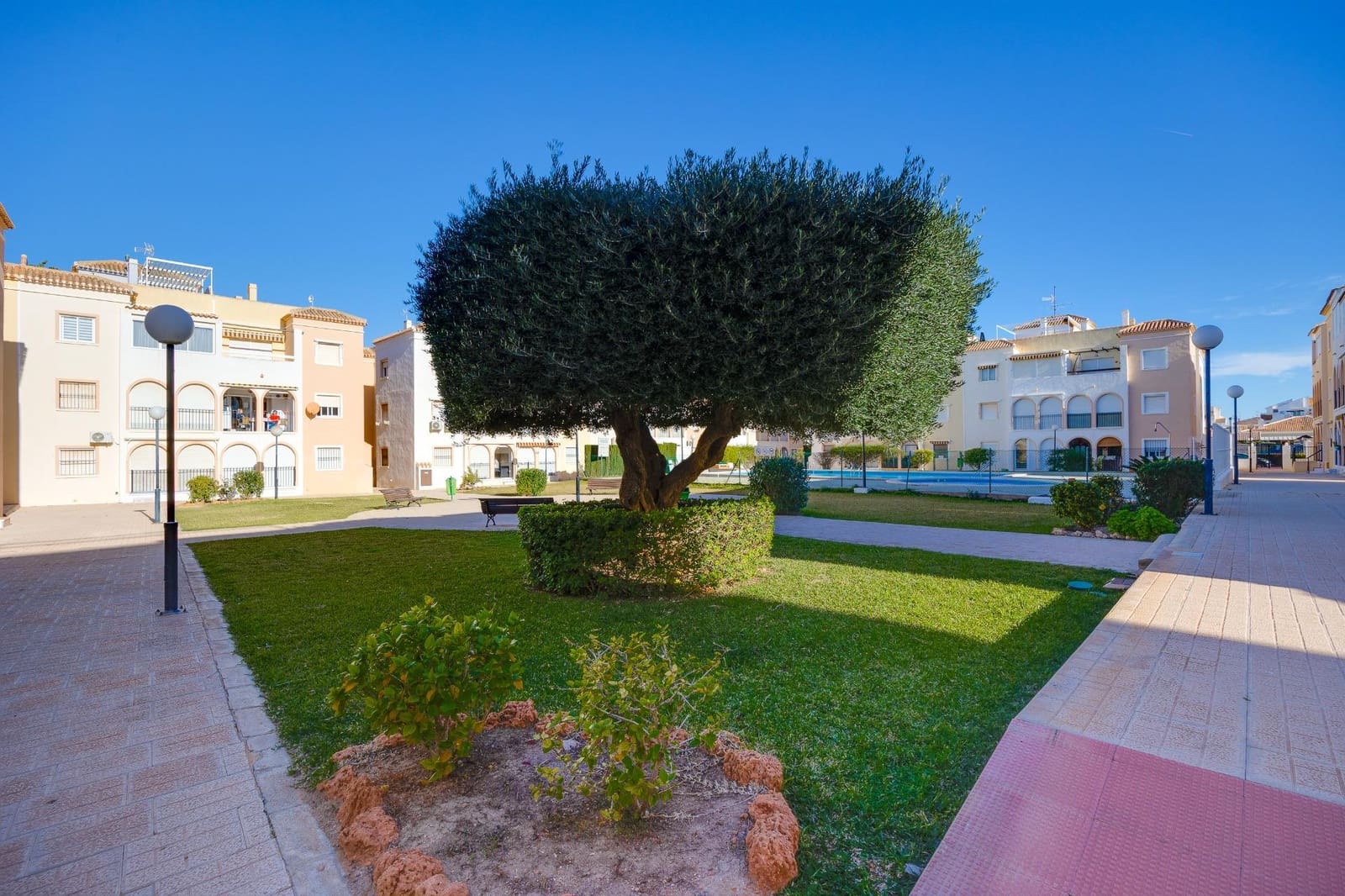 2 bedroom Apartment for sale in Torrevieja with pool - € 129,900 (Ref: 4155777)
