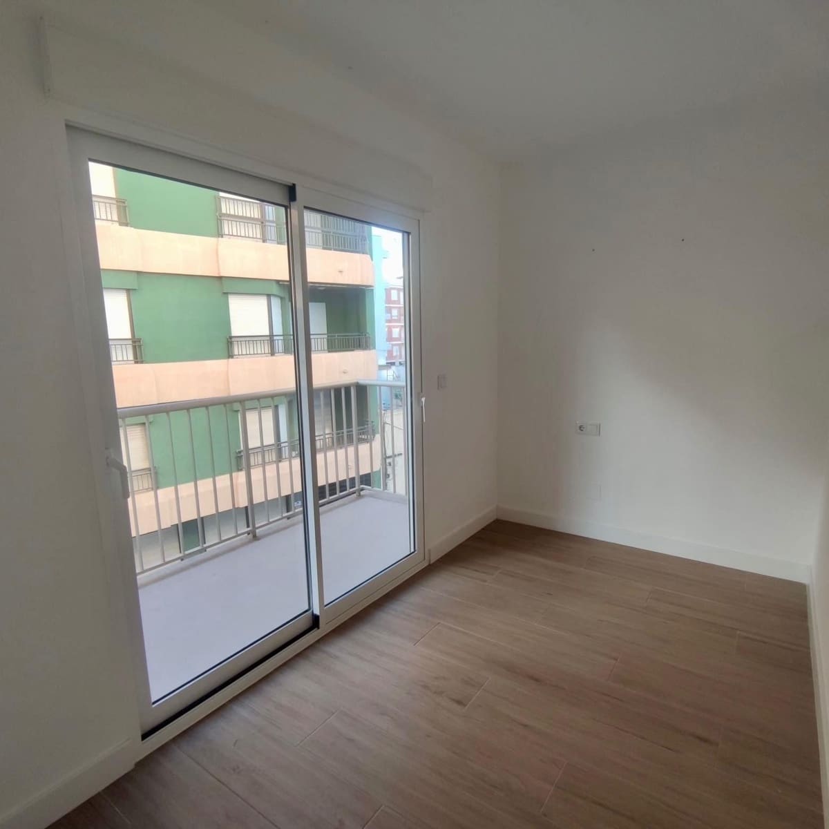 Apartamento de 4 habitaciones en Torrevieja en venta - 379.000 € (Ref: 8421462)