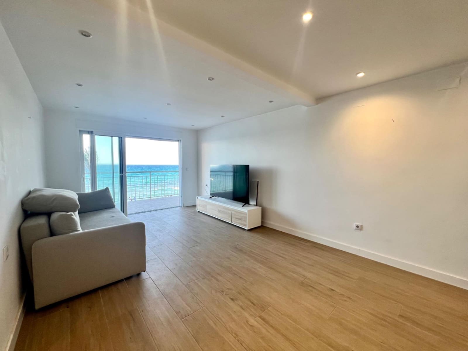 Apartamento de 4 habitaciones en Torrevieja en venta - 379.000 € (Ref: 8421462)