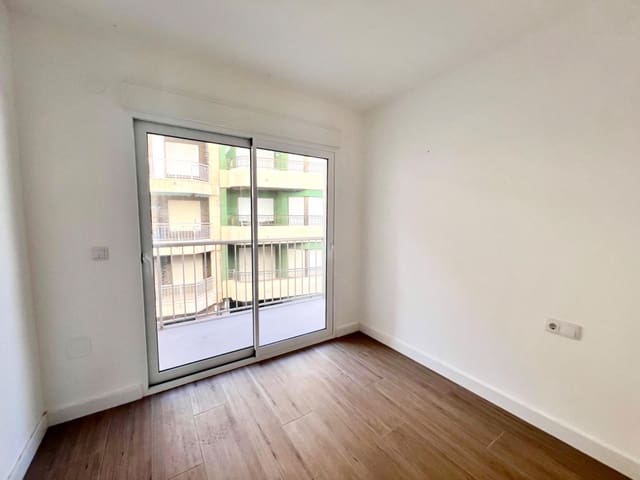 Apartamento de 4 habitaciones en Torrevieja en venta - 379.000 € (Ref: 8421462)