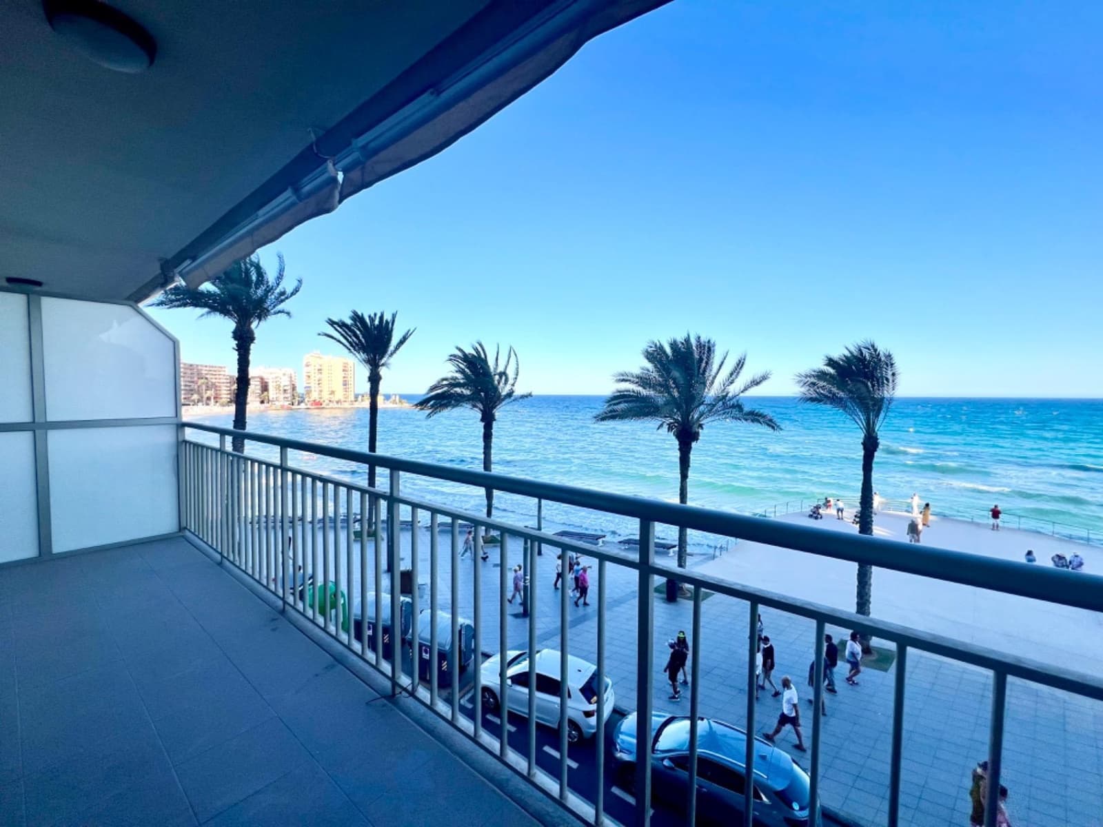 Apartamento de 4 habitaciones en Torrevieja en venta - 379.000 € (Ref: 8421462)