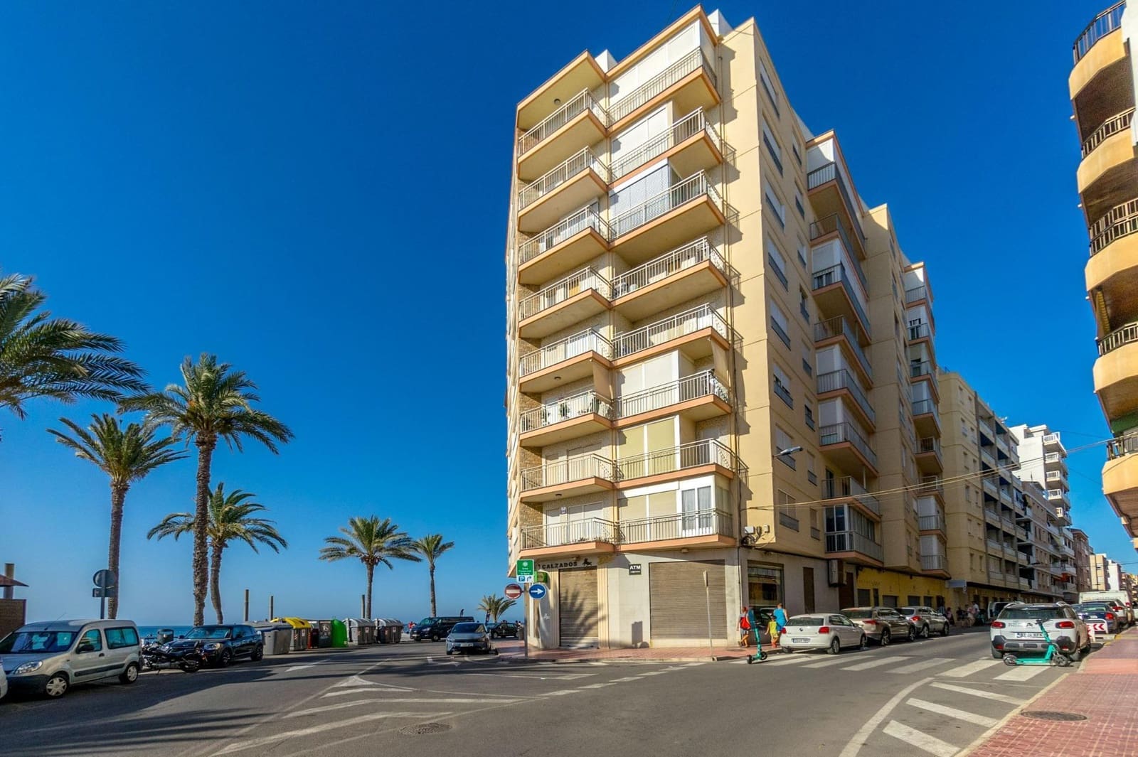 Apartamento de 4 habitaciones en Torrevieja en venta - 379.000 € (Ref: 8421462)