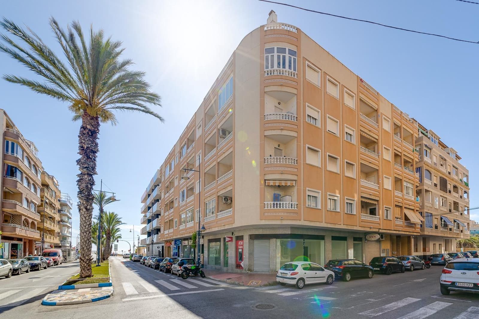 3 bedroom Penthouse for sale in Torrevieja with garage - € 185,000 (Ref: 9023105)