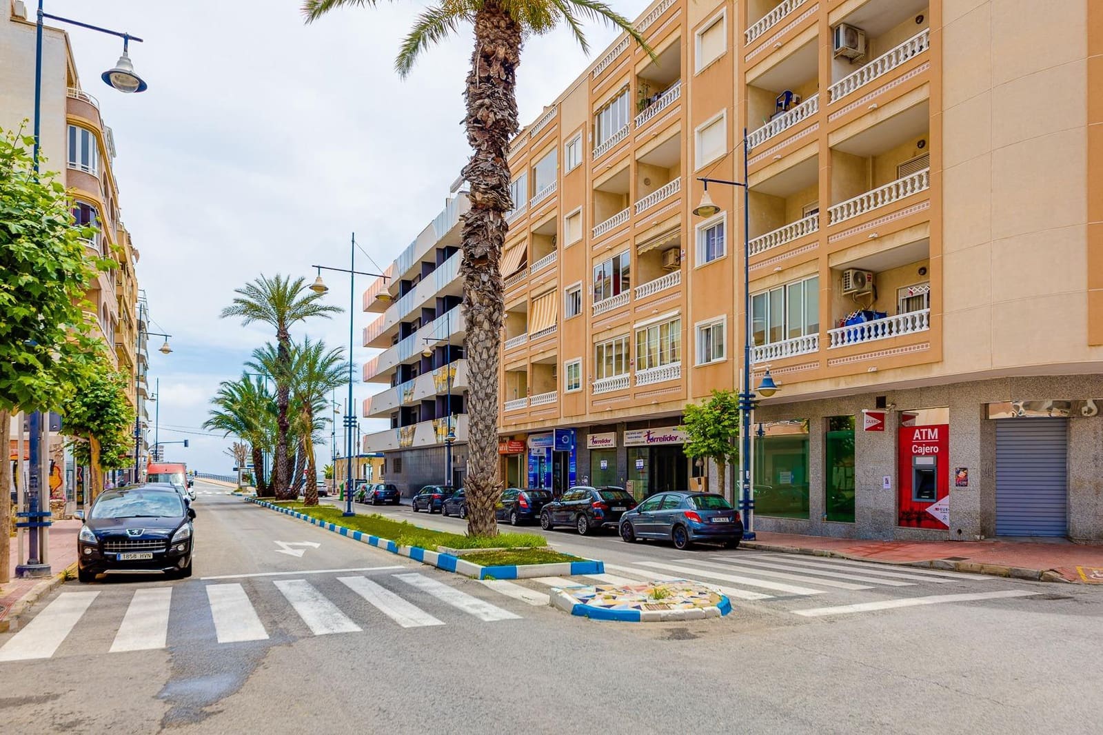 3 bedroom Penthouse for sale in Torrevieja with garage - € 185,000 (Ref: 9023105)