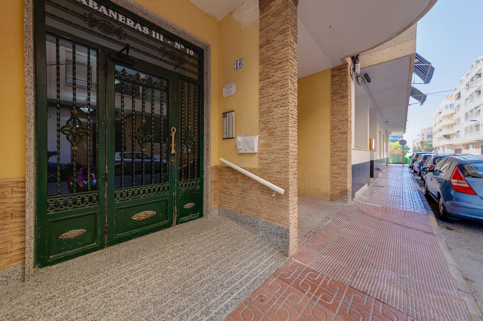 3 bedroom Penthouse for sale in Torrevieja with garage - € 185,000 (Ref: 9023105)