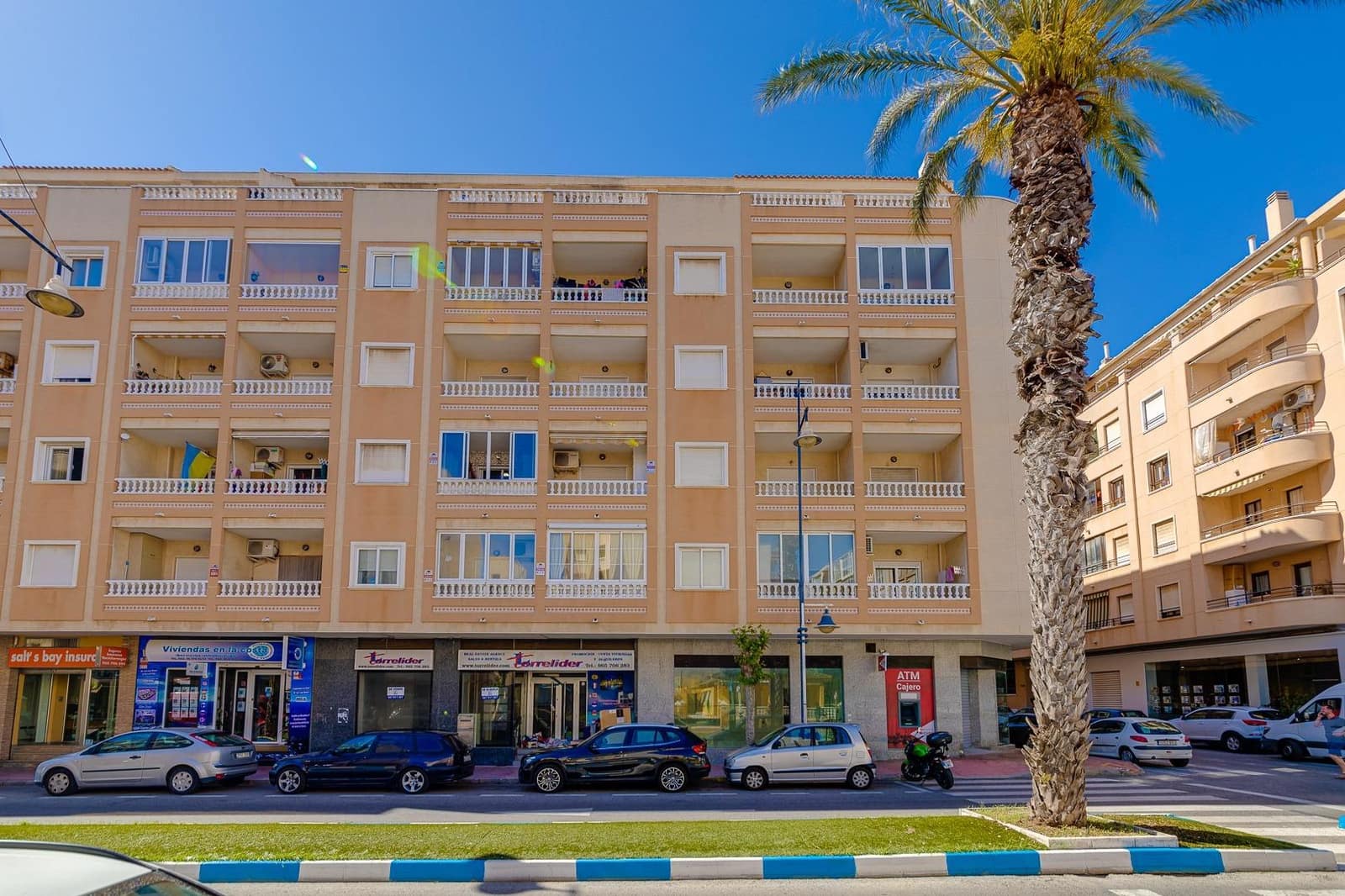 3 bedroom Penthouse for sale in Torrevieja with garage - € 185,000 (Ref: 9023105)