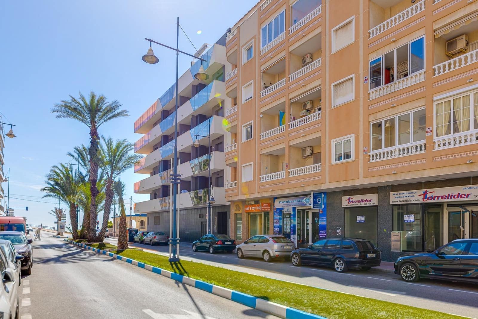 3 bedroom Penthouse for sale in Torrevieja with garage - € 185,000 (Ref: 9023105)
