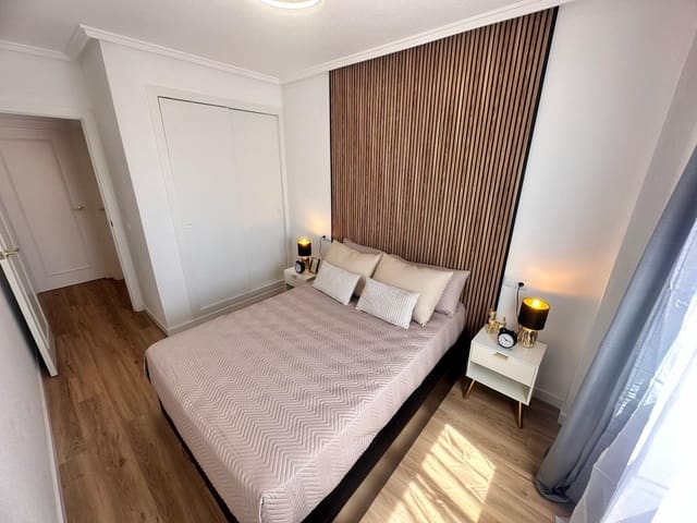 Apartamento de 2 habitaciones en Torrevieja en venta - 164.900 € (Ref: 9023109)