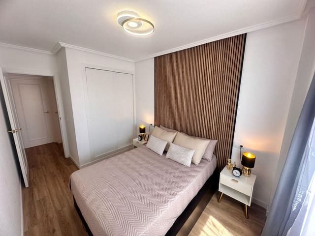 Apartamento de 2 habitaciones en Torrevieja en venta - 164.900 € (Ref: 9023109)