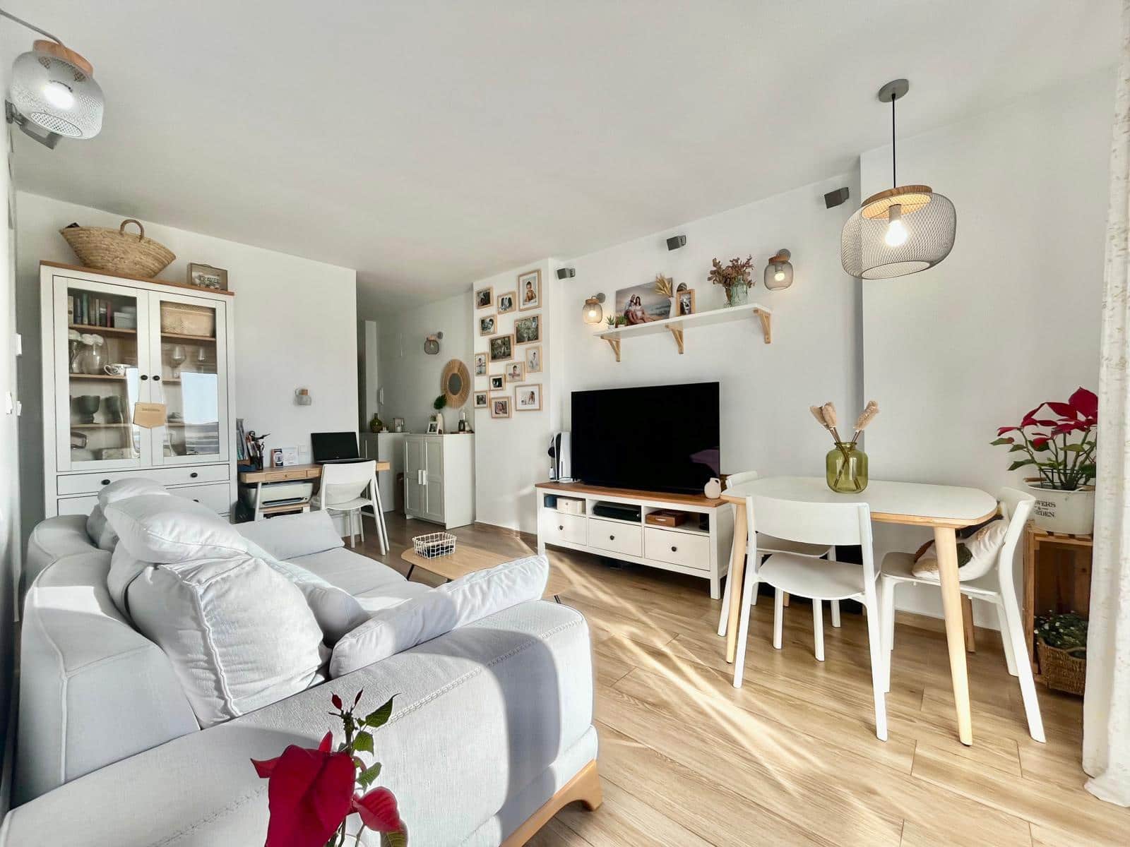 Apartamento de 2 habitaciones en Torrevieja en venta con piscina - 165.000 € (Ref: 9059689)