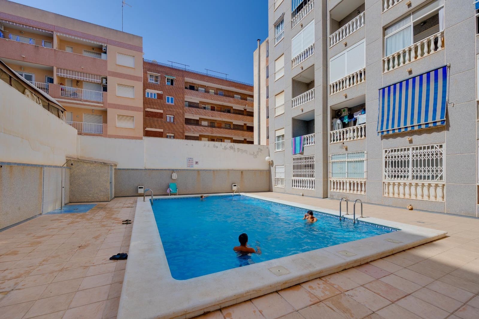 Studio til salg i Torrevieja med swimmingpool - € 84.900 (Ref: 9116015)