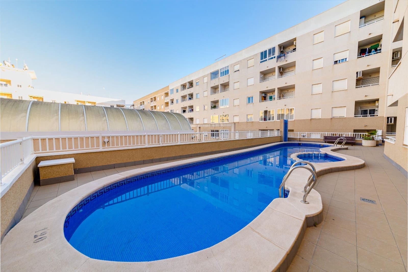 2 soverom Leilighet til salgs i Torrevieja med svømmebasseng garasje - € 123 900 (Ref: 9149180)