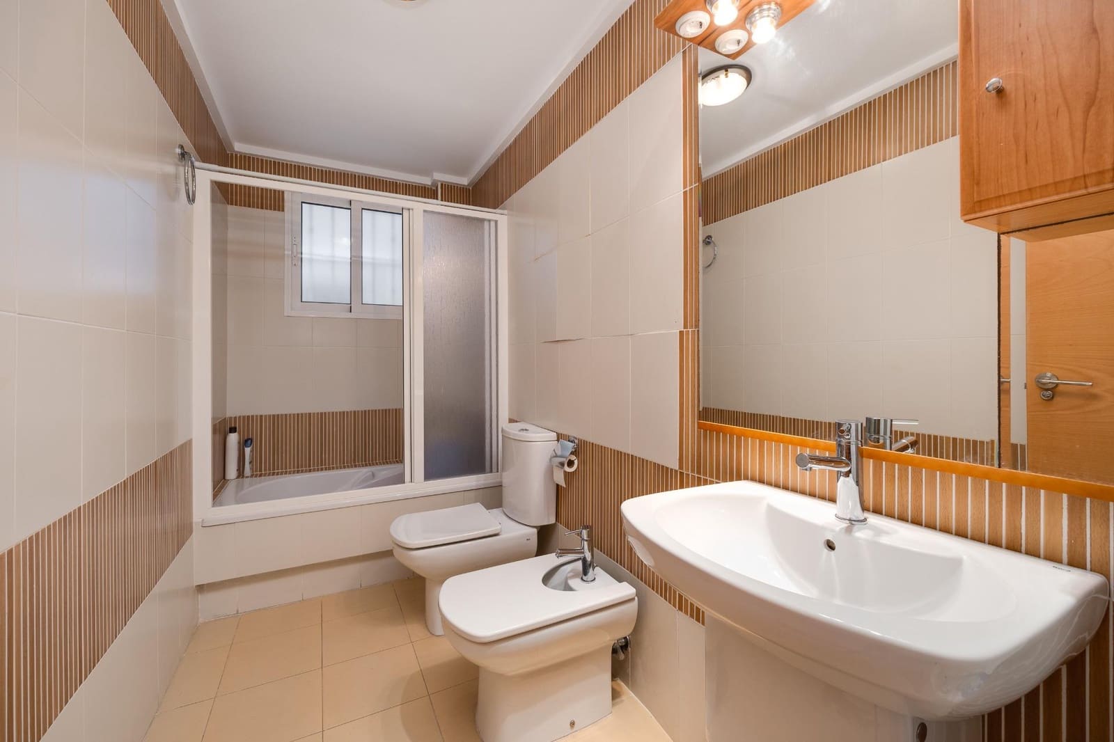 2 soverom Leilighet til salgs i Torrevieja med svømmebasseng garasje - € 123 900 (Ref: 9149180)