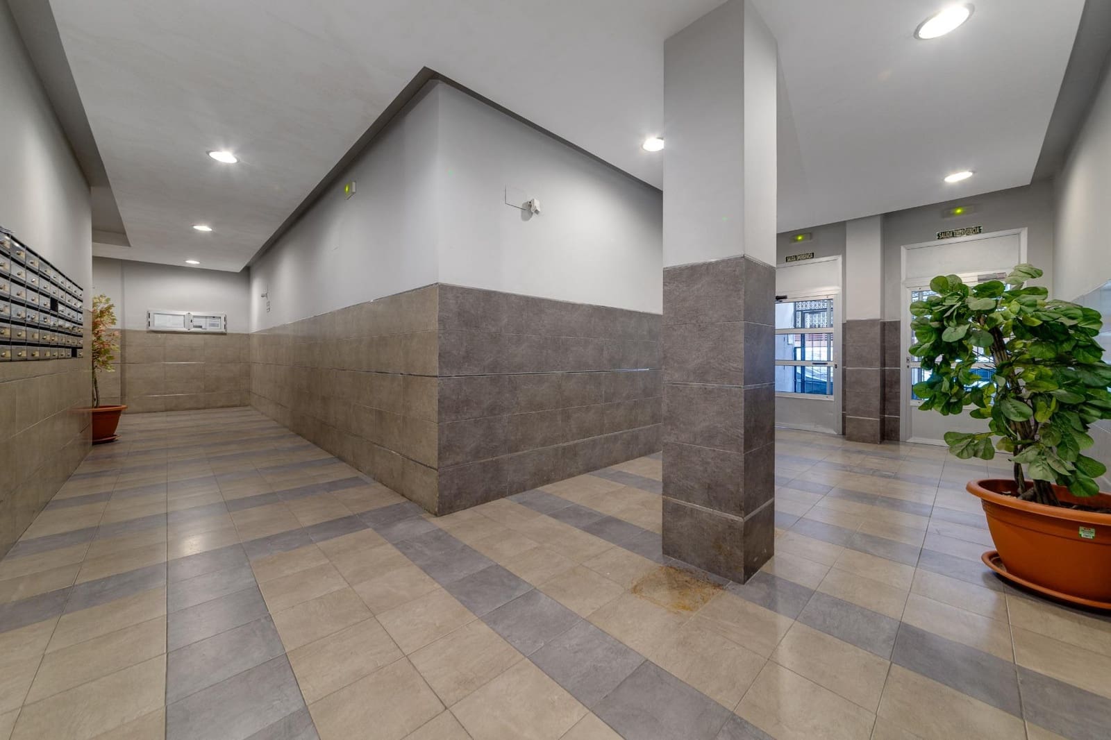 2 soverom Leilighet til salgs i Torrevieja med svømmebasseng garasje - € 123 900 (Ref: 9149180)