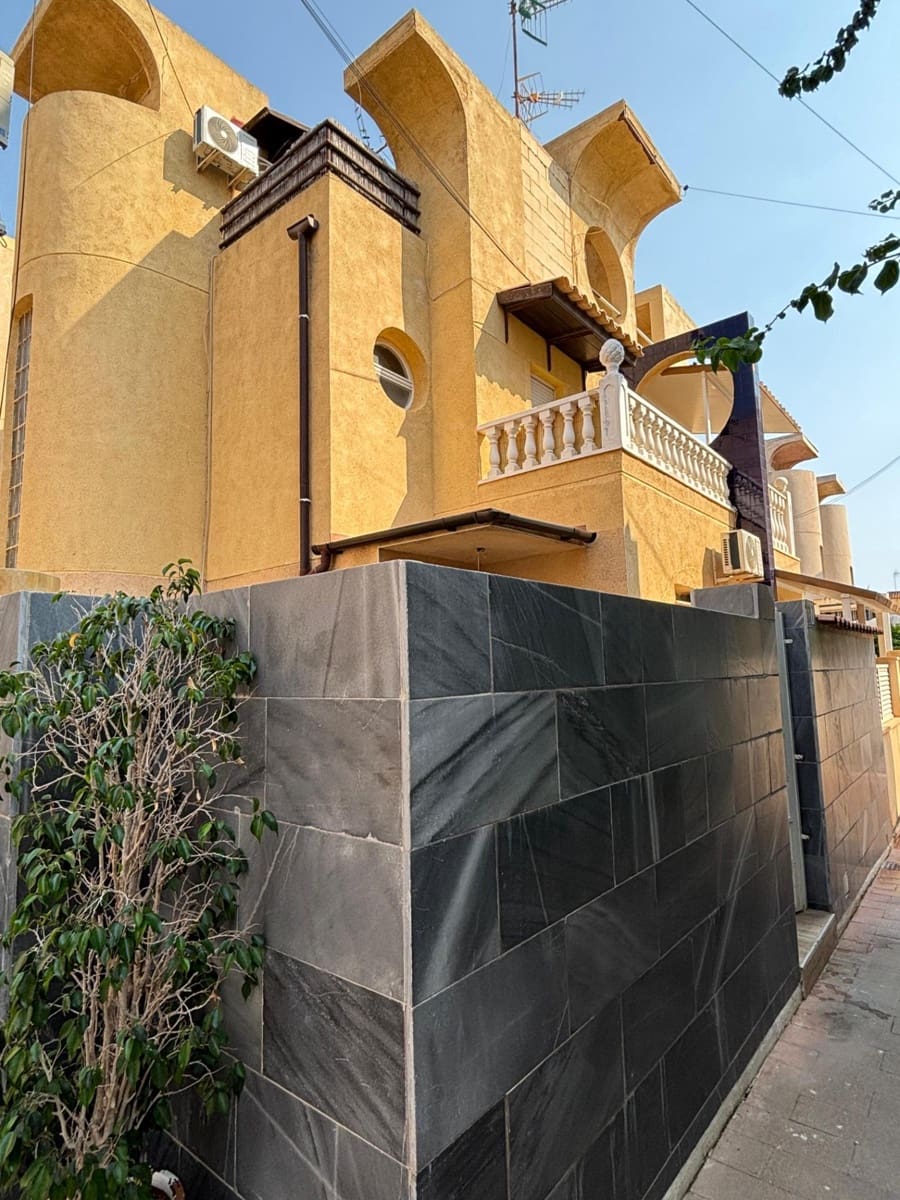 3 quarto Moradia para venda em Torrevieja com piscina - 179 900 € (Ref: 9185330)