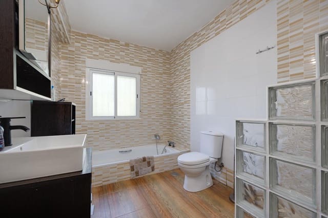 3 bedroom Villa for sale in Los Balcones with garage - € 378,000 (Ref: 9296851)