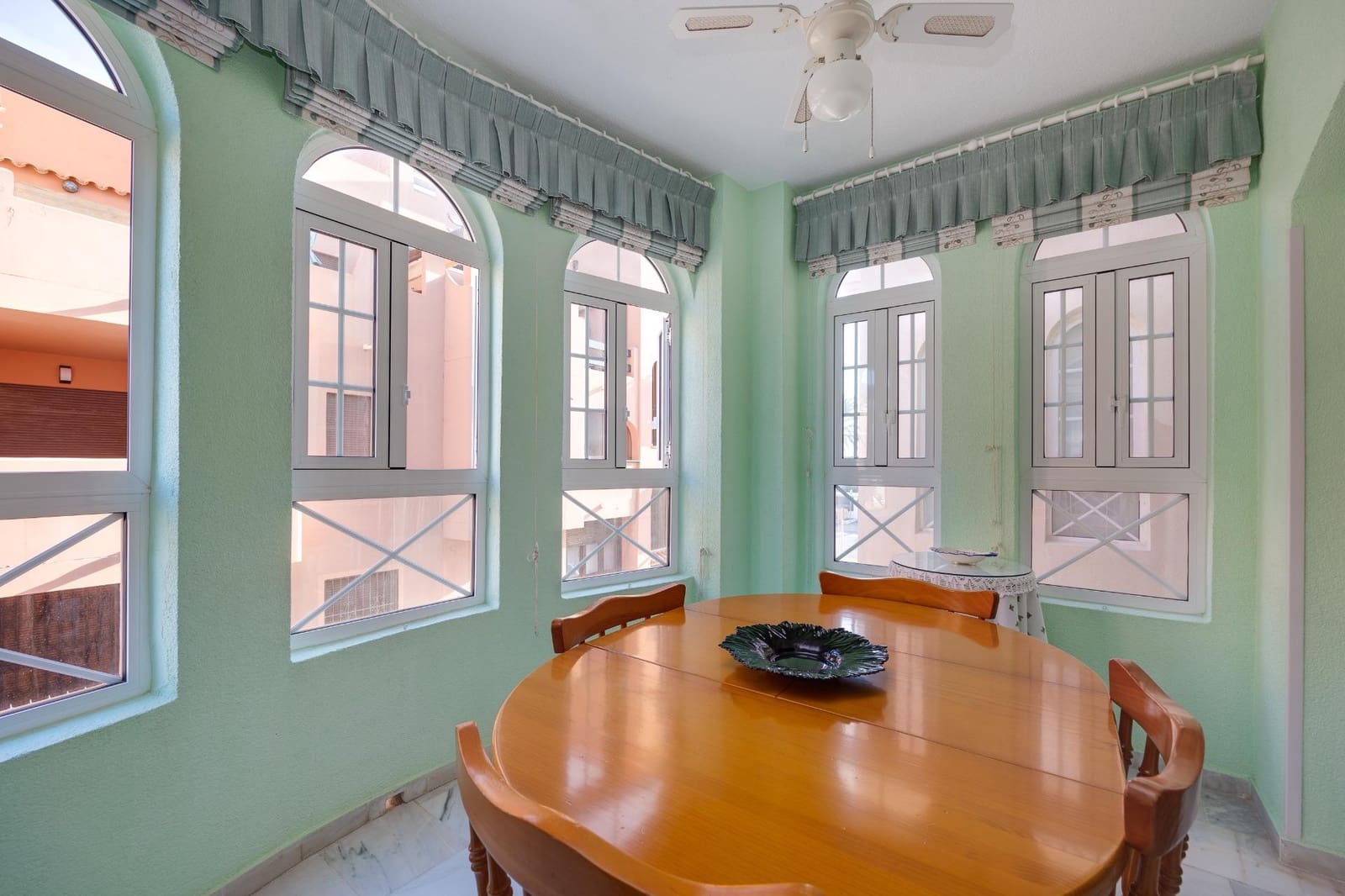 1 sovrum Lägenhet till salu i Torrevieja med pool - 149 500 € (Ref: 9321859)