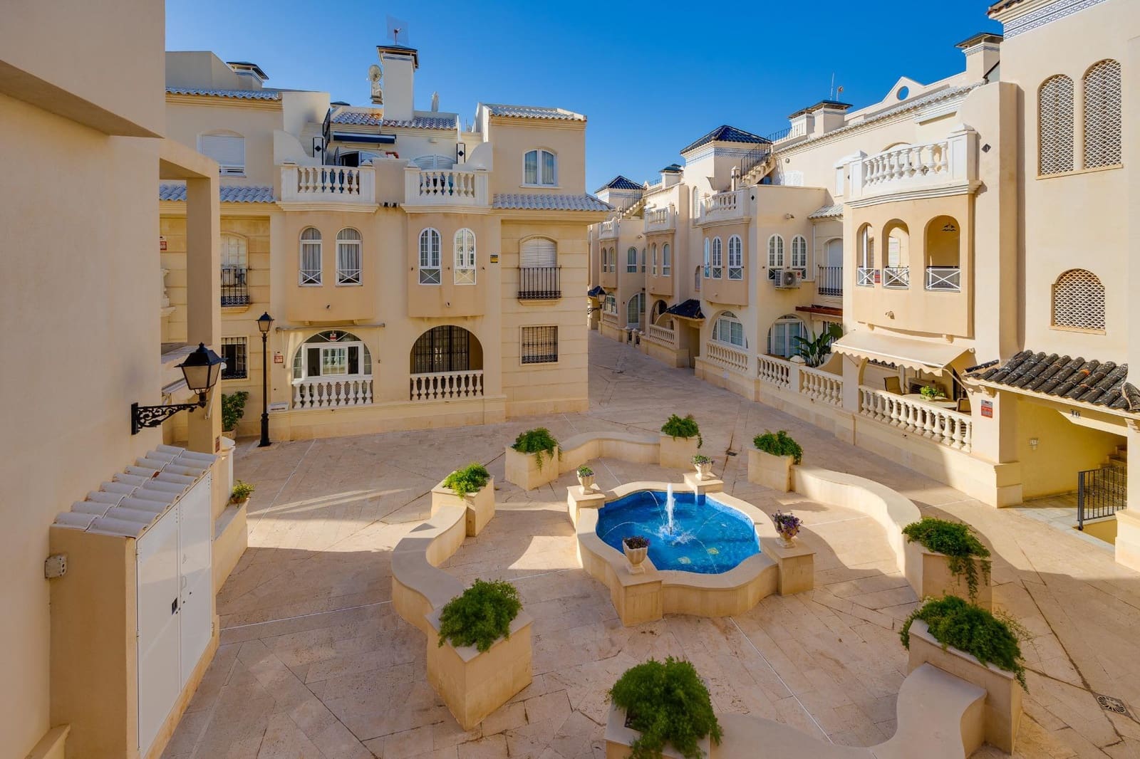 1 sovrum Lägenhet till salu i Torrevieja med pool - 149 500 € (Ref: 9321859)