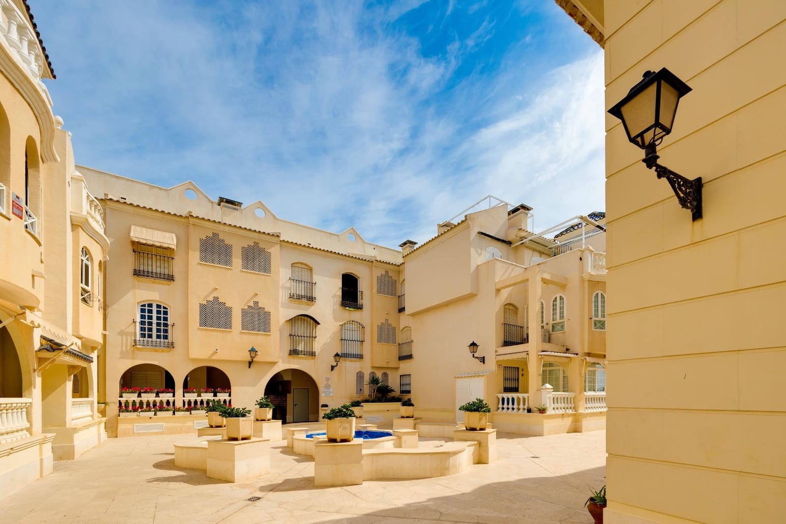 1 sovrum Lägenhet till salu i Torrevieja med pool - 149 500 € (Ref: 9321859)