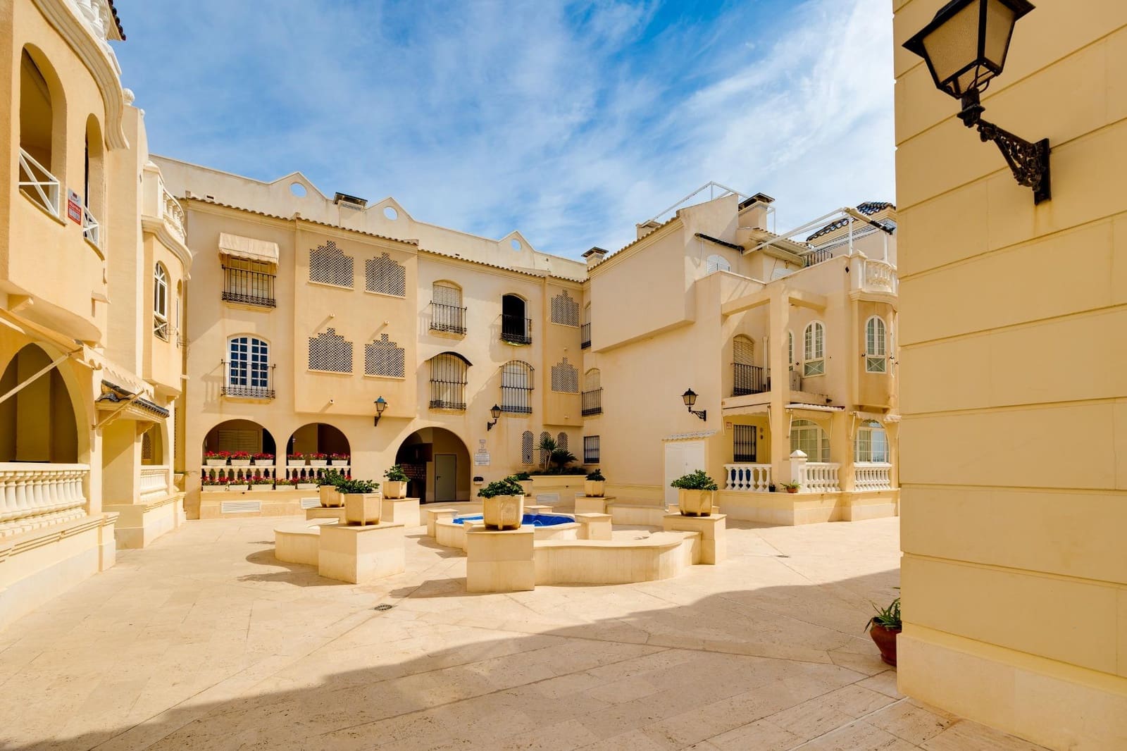 1 sovrum Lägenhet till salu i Torrevieja med pool - 149 500 € (Ref: 9321859)