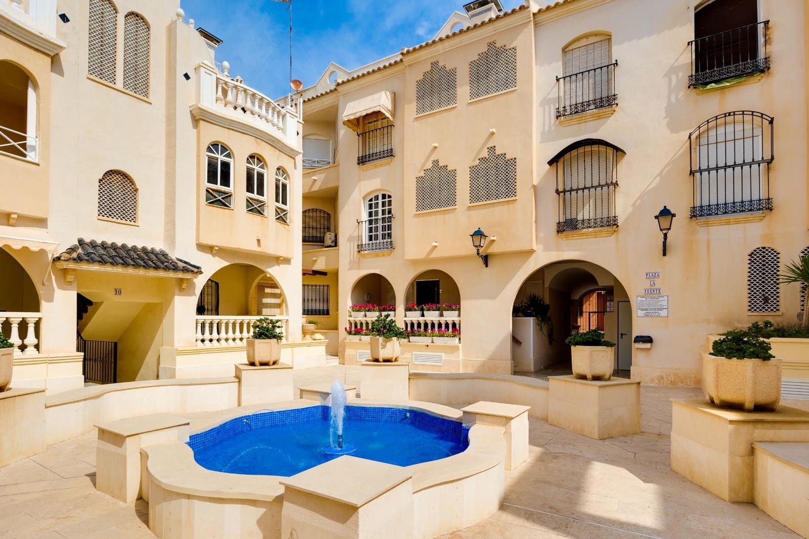 1 sovrum Lägenhet till salu i Torrevieja med pool - 149 500 € (Ref: 9321859)